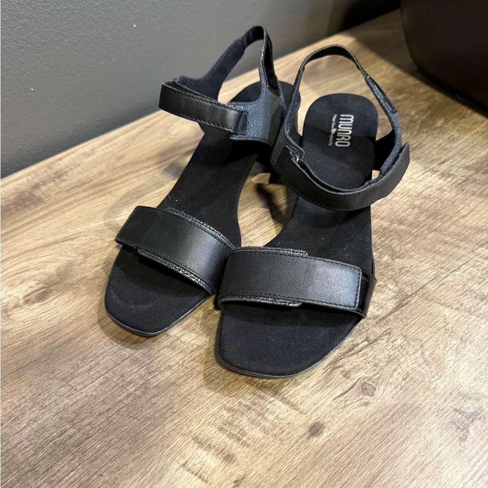Black Women's Adjustable Strap Sandals Munro size 11w